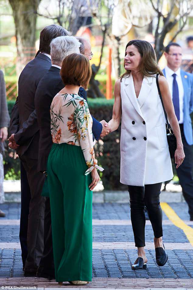 Spanish Queen Letizia loafer mules style