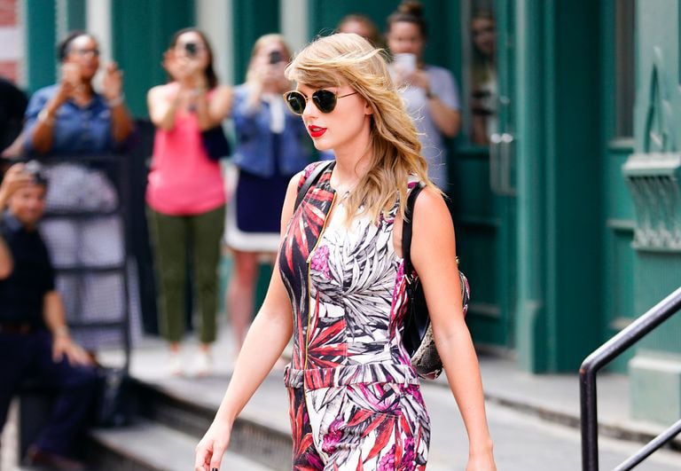 Taylor Swift summer boots style