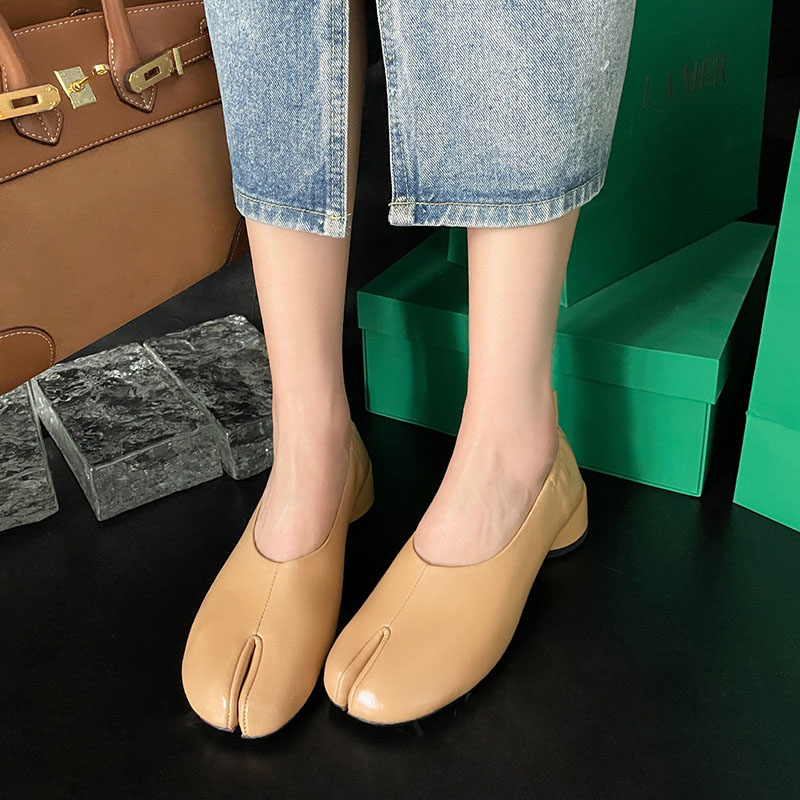 CHIKO Daeshandra Round Toe Block Heels Pumps Shoes